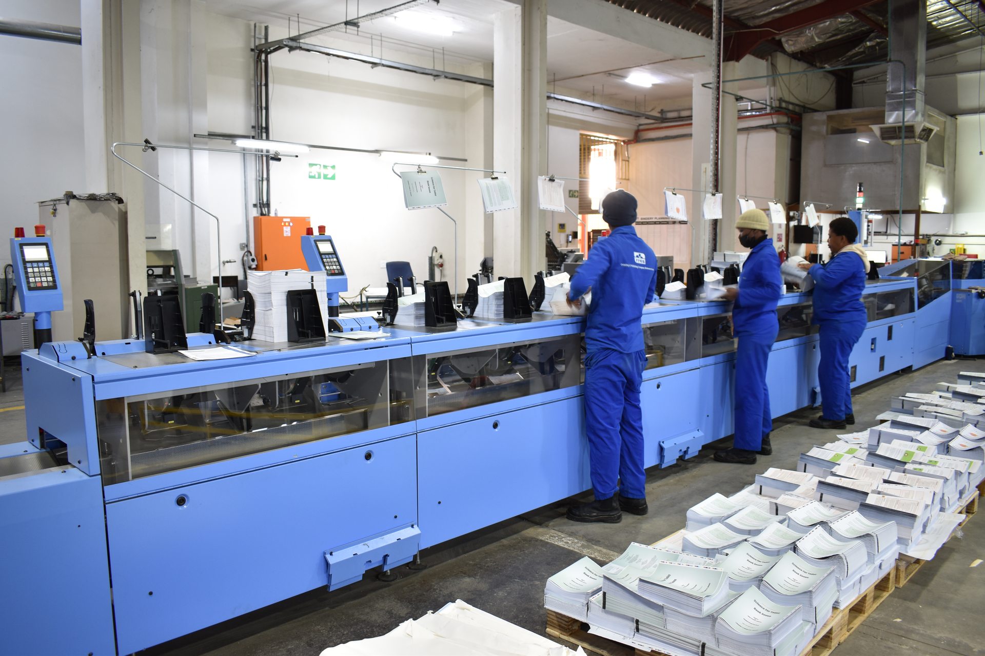 Bindery line finishing booklets